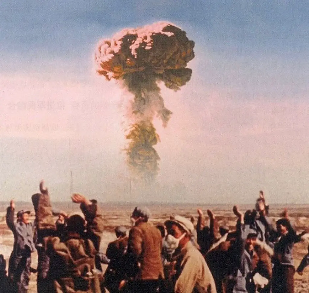 4938463258365505395 O primeiro teste nuclear da china em 1964