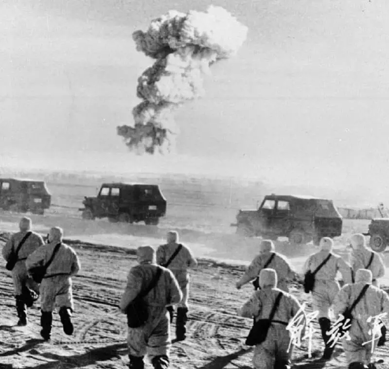 4938463258365505400 O primeiro teste nuclear da china em 1964