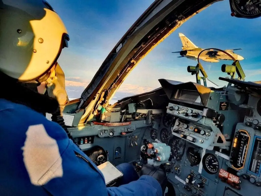 5190924403846798517-1024x768 Sukhoi Su-34: O Caça-Bombardeiro Russo de Combate Tático para Missões de Longo Alcance