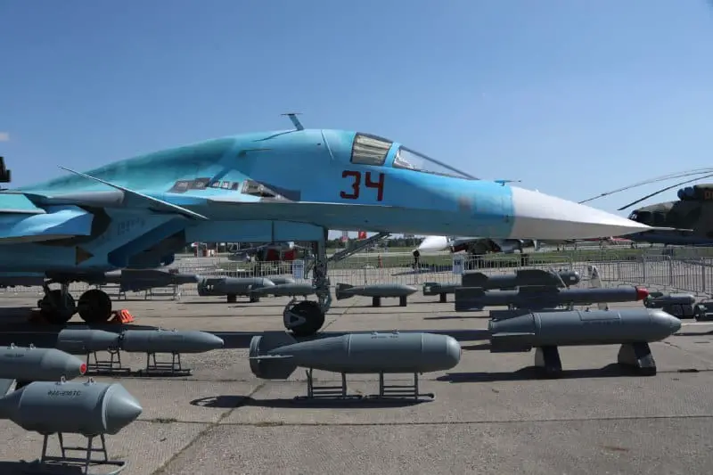 5404523521297730508 Sukhoi Su-34: O Caça-Bombardeiro Russo de Combate Tático para Missões de Longo Alcance